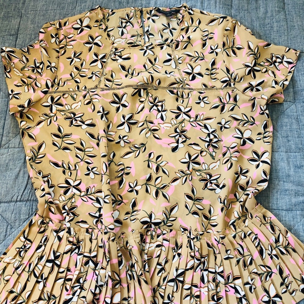 Adorable Banana Republic Top - Never Worn